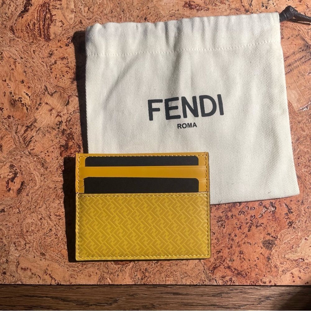 New🌻FENDI CARDHOLDER 🌻 - Picture 2 of 9